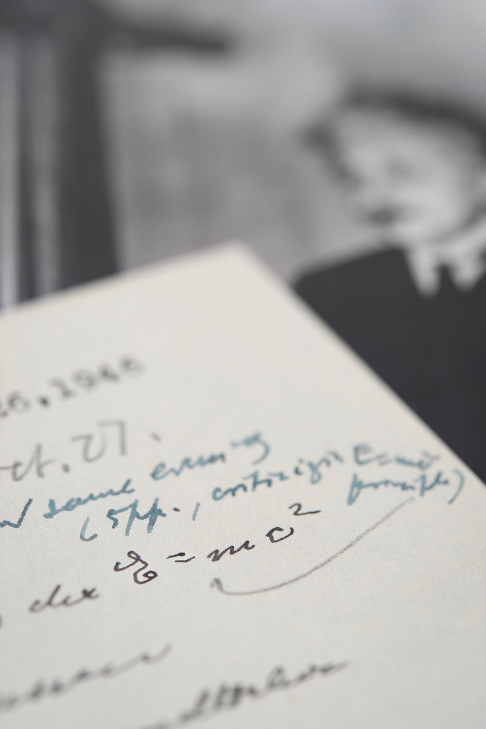 Carta de Einstein contendo a famosa fórmula E=mc2 é leiloada por valor milionário - 1