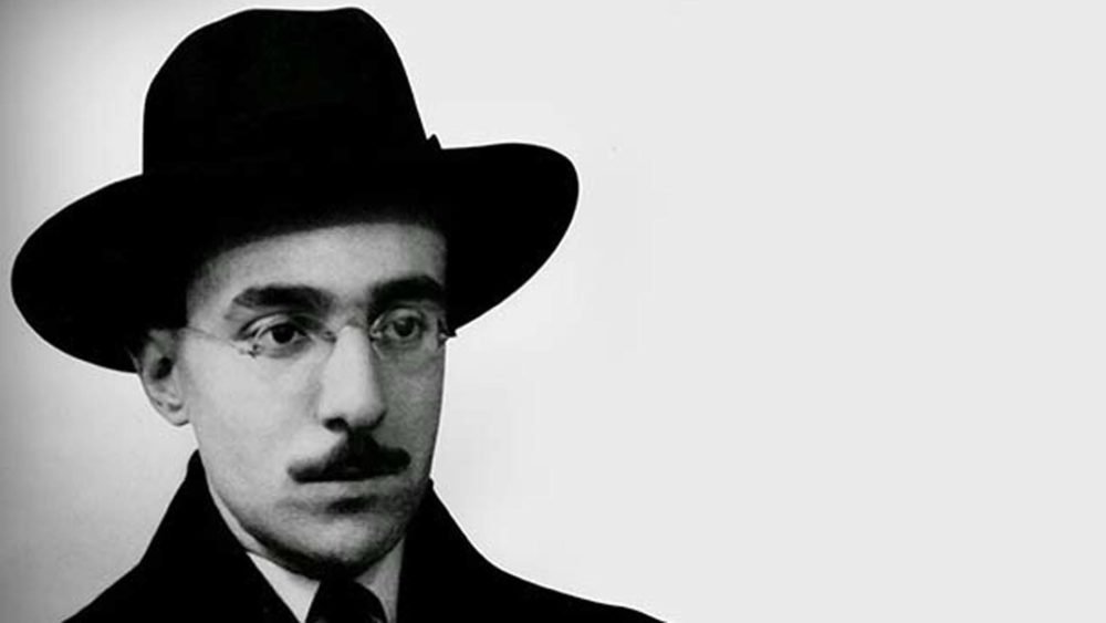 Morre O Poeta Fernando Pessoa | HISTORY