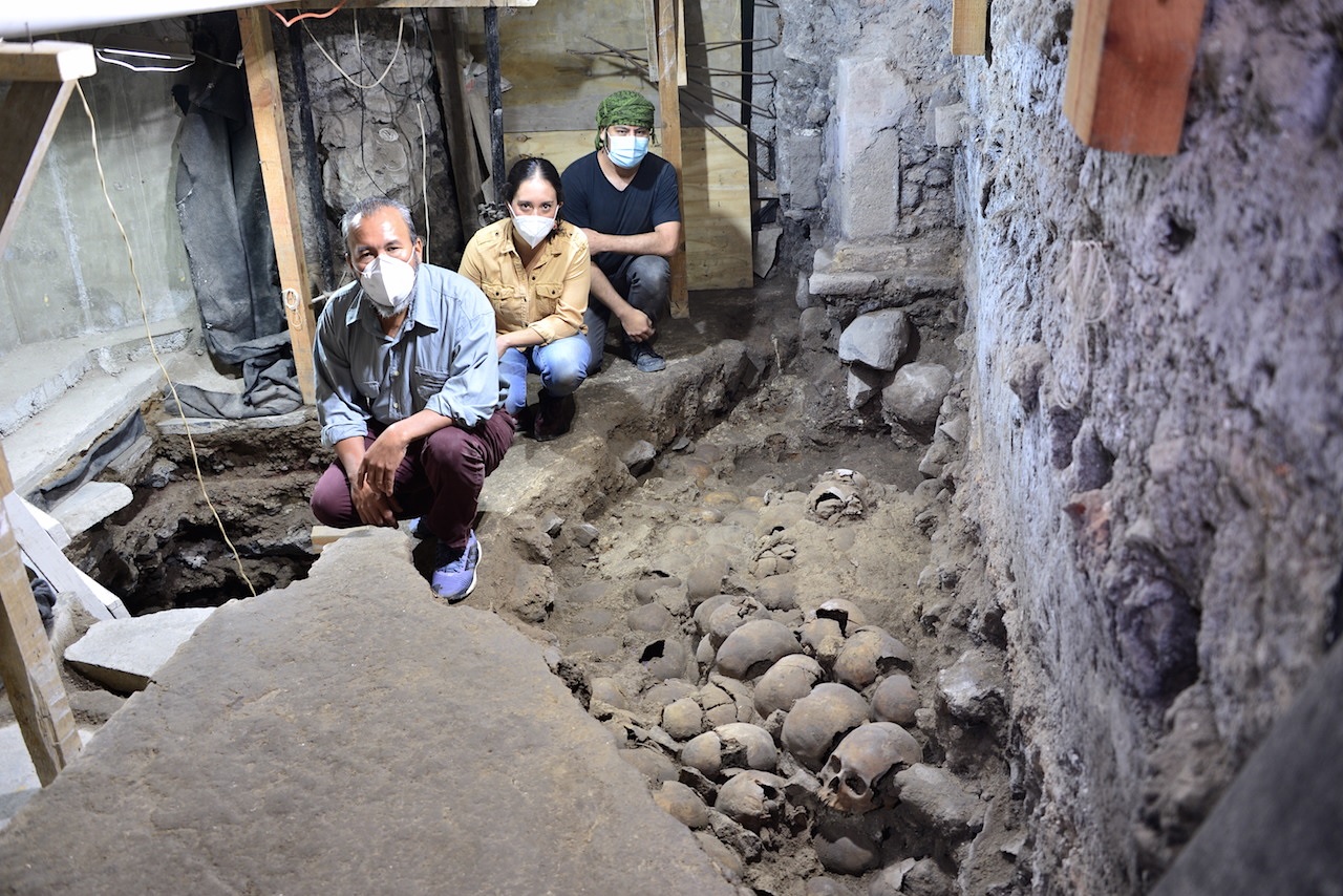 Arqueólogos mexicanos encontram torre com 119 crânios humanos em altar asteca - 1