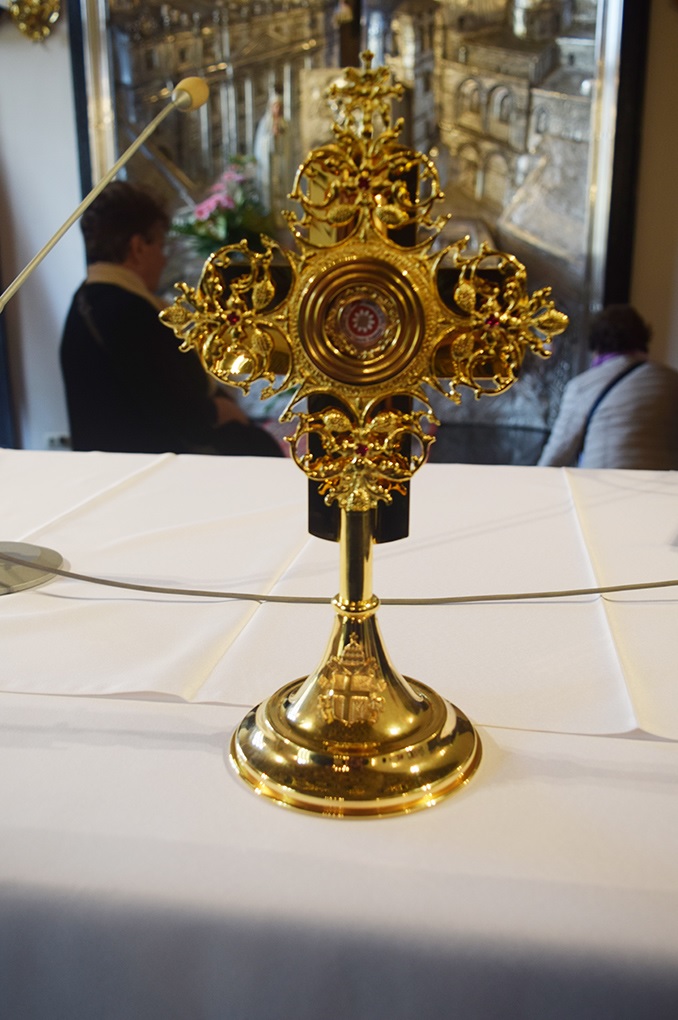 Relíquia de ouro contendo sangue de João Paulo II é roubada de igreja na Itália - 1
