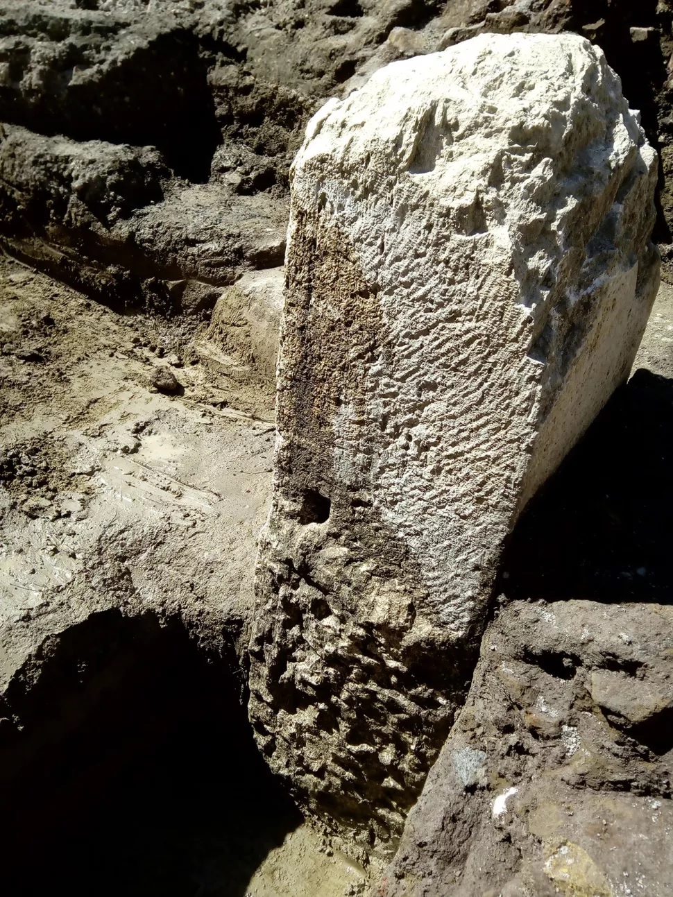 Pedra relacionada à lenda da fundação de Roma é encontrada durante obras - 1