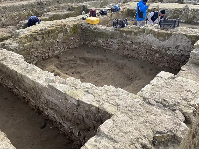Espetacular quartel militar do Império Romano é encontrado enterrado sob milharal - 2