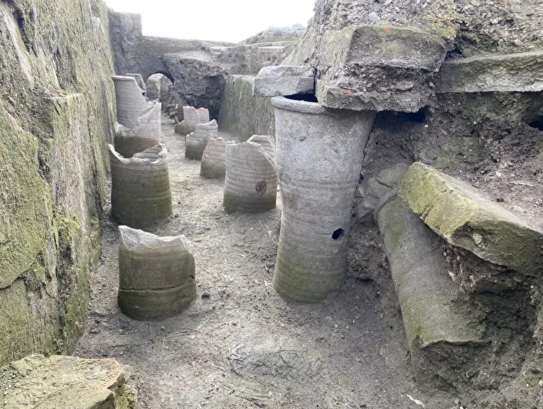Espetacular quartel militar do Império Romano é encontrado enterrado sob milharal - 3