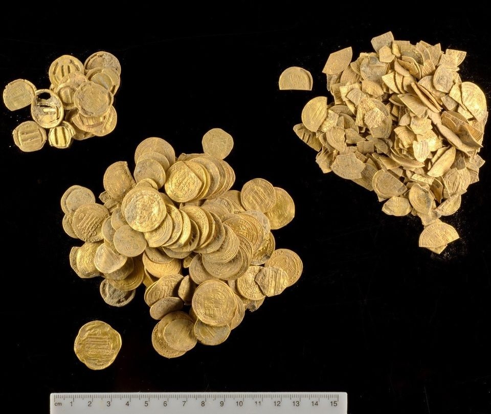 Adolescentes encontram 425 moedas milenares de ouro 24 quilates em Israel - 1