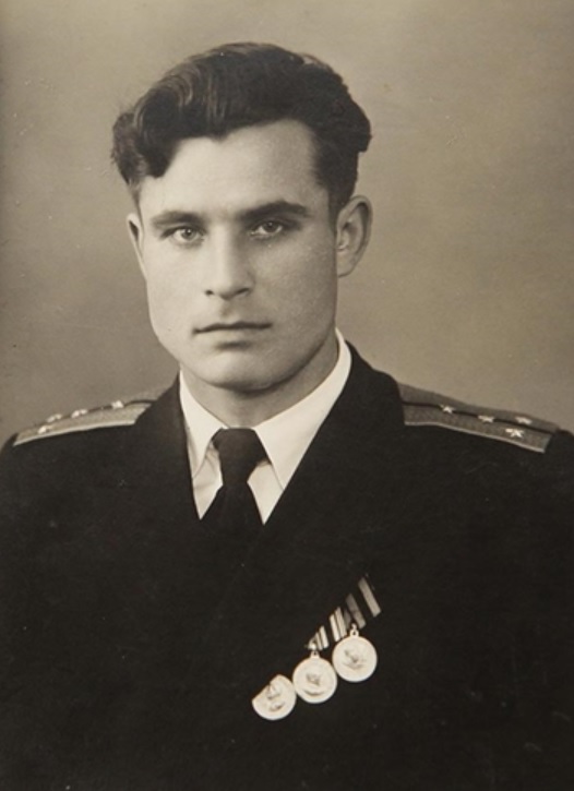 Vasili Arkhipov, oficial da Marinha soviética, evita uma guerra nuclear - 1