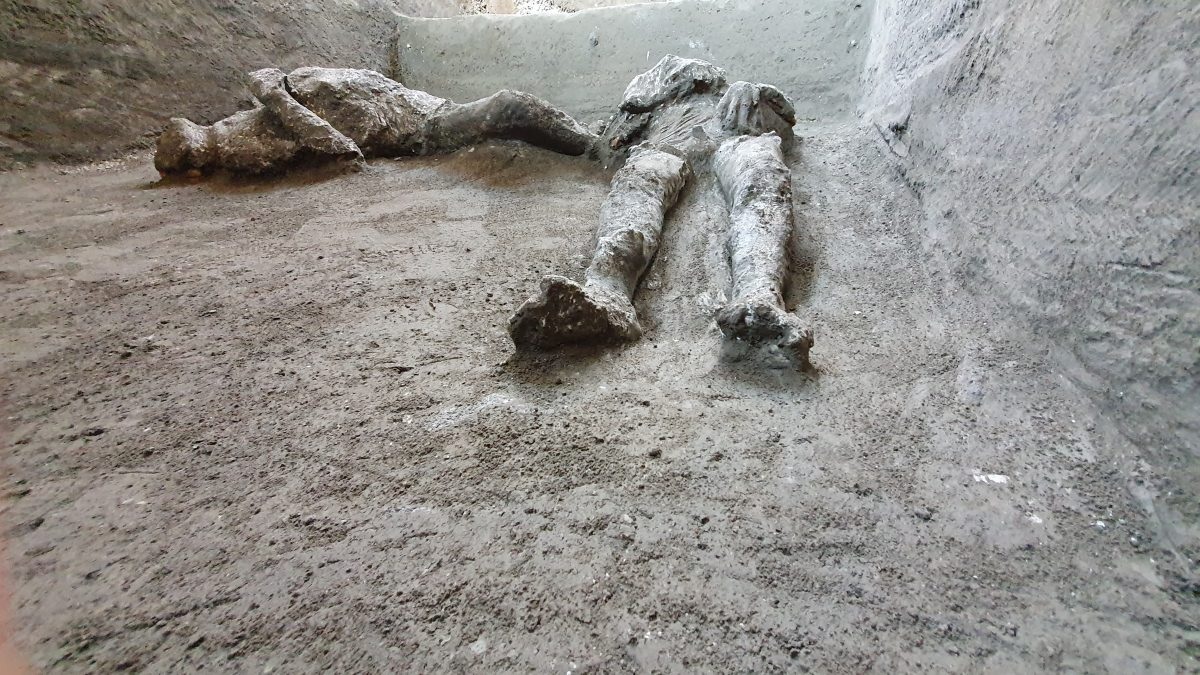 Encontrados restos mortais de mestre e escravo que morreram juntos em Pompeia - 5